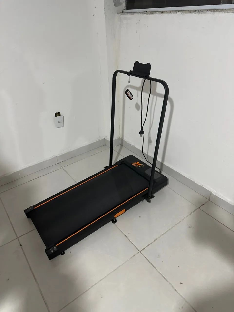 ESTEIRA ERGOMÉTRICA PRATICAMENTE NOVA