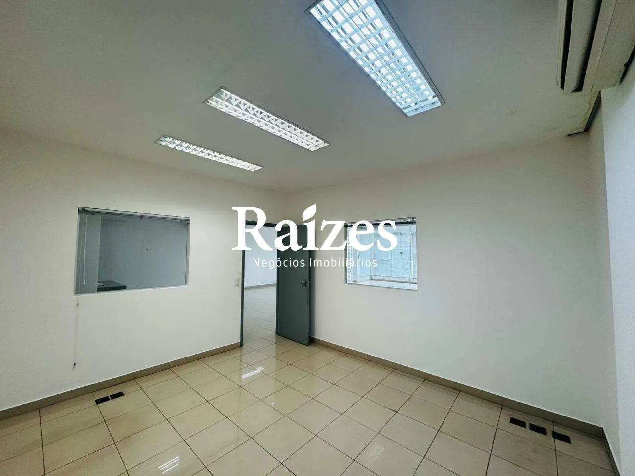 Prédio Comercial para Alugar com 350m², 2 Pavimentos e Elevador em Avenida Movimentada - Foto 2
