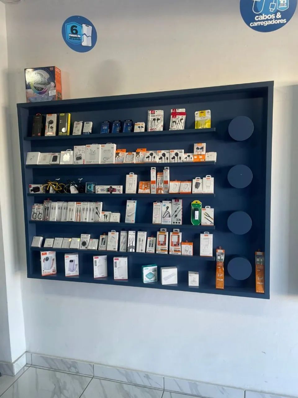 Acessórios e peças pra montar uma loja de celular  - Foto 2