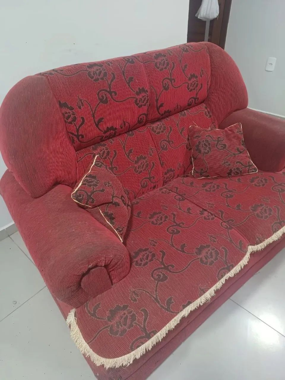 Sofá dois lugares vermelho - Foto 2