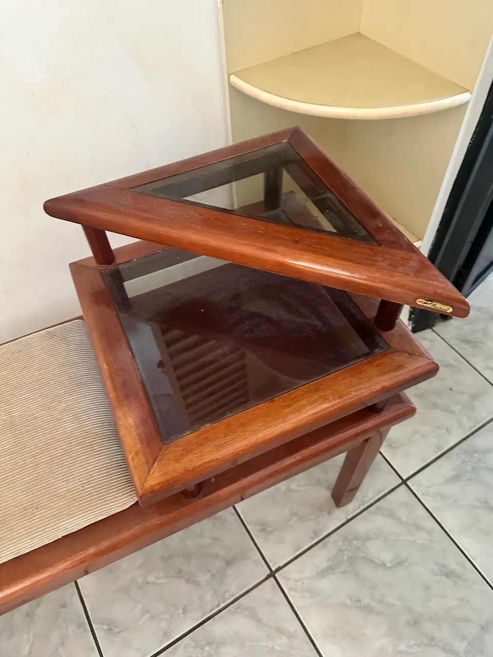 Selling a small side table470982795482910721
