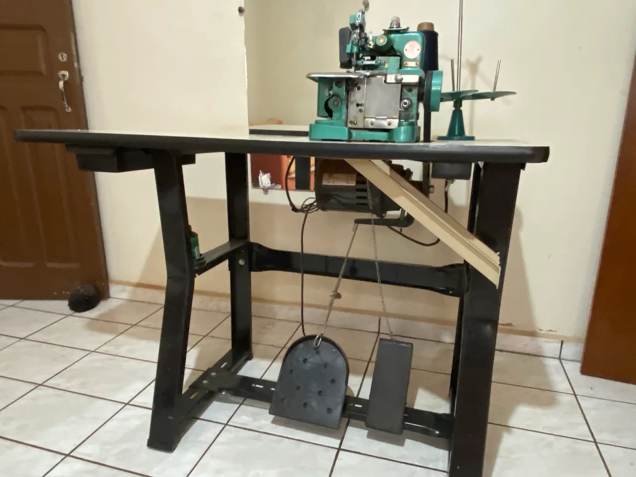 Maquina Overlock  - Foto 4