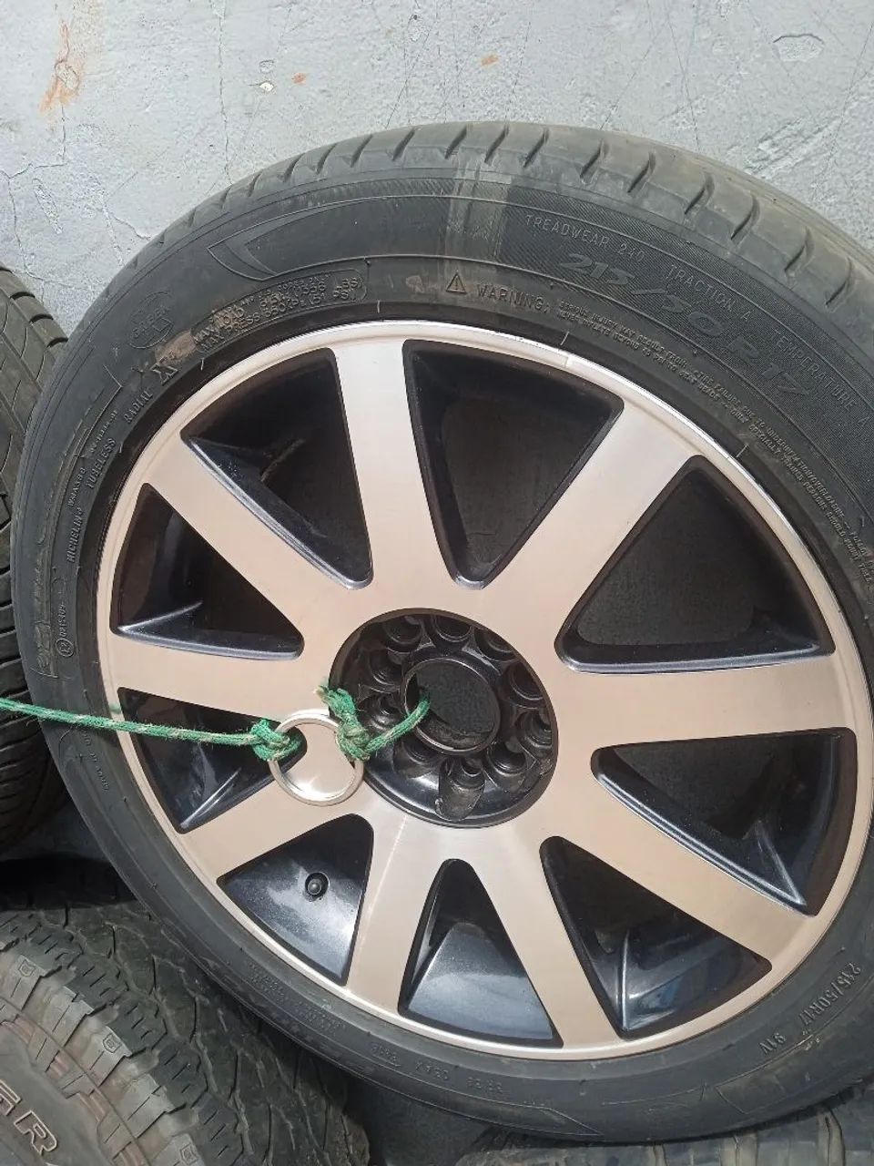 Vendo roda aro 17 mutifuros 