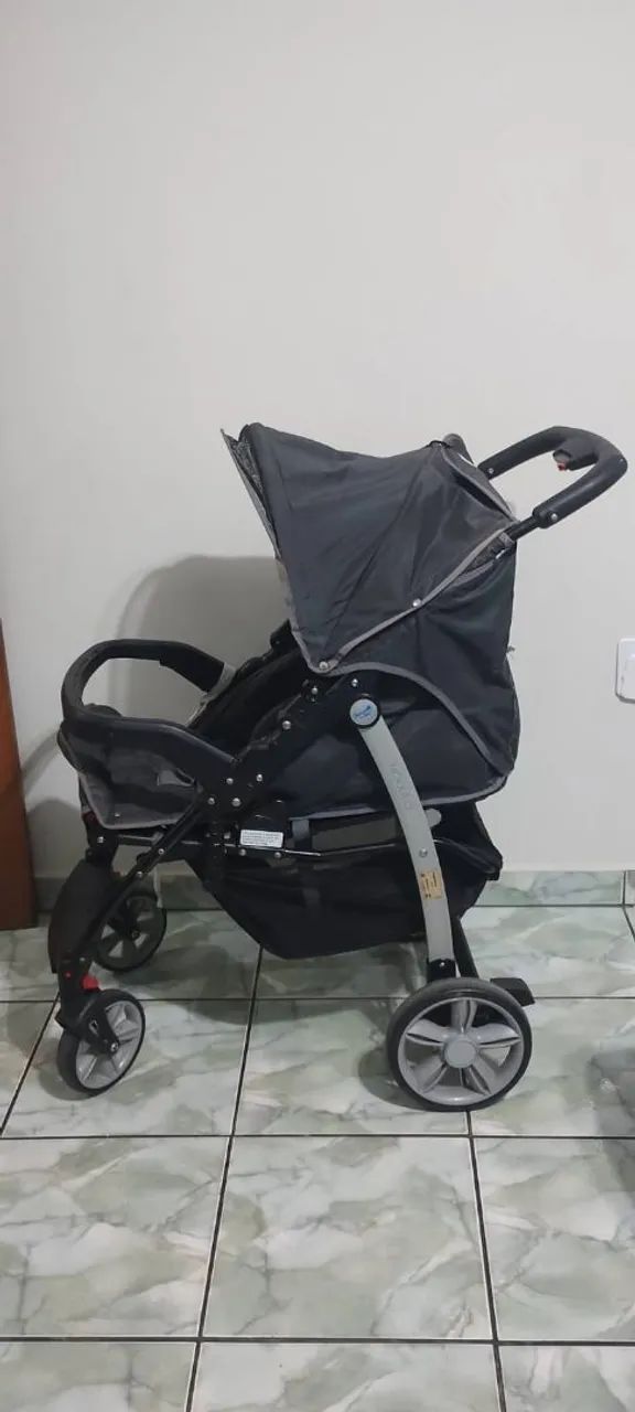 Carrinho de Bebê Módulo- com defeito na trava traseira - Foto 3