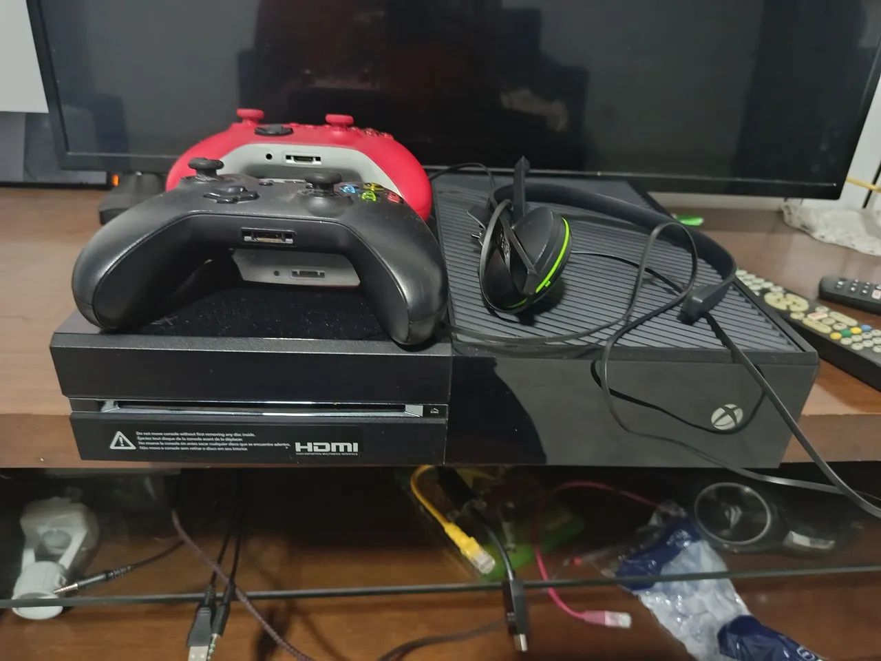 Xbox one +2 controle e um headset