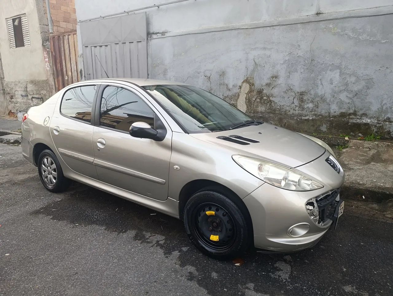 Peugeot 207 207 Sed. Passion XR Sport 1.4 Flex 8V 4p 2013