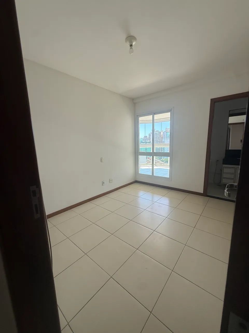 ALUGA-SE AMPLO APTO COM VISTA PRO MAR !! - Foto 3