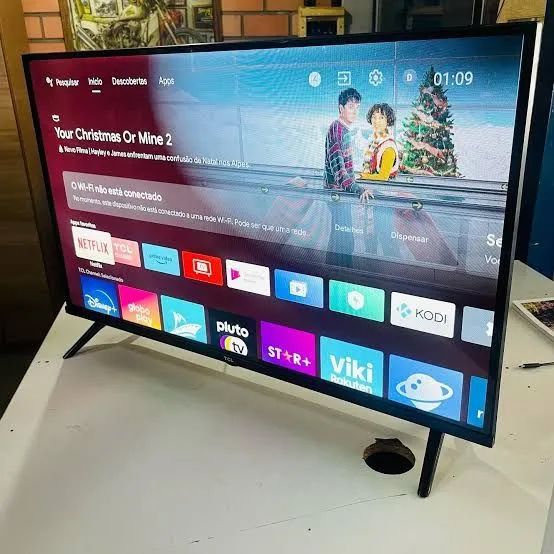 Smartv TCL 32 polegadas completa com controle remoto e pé em estado de nova 