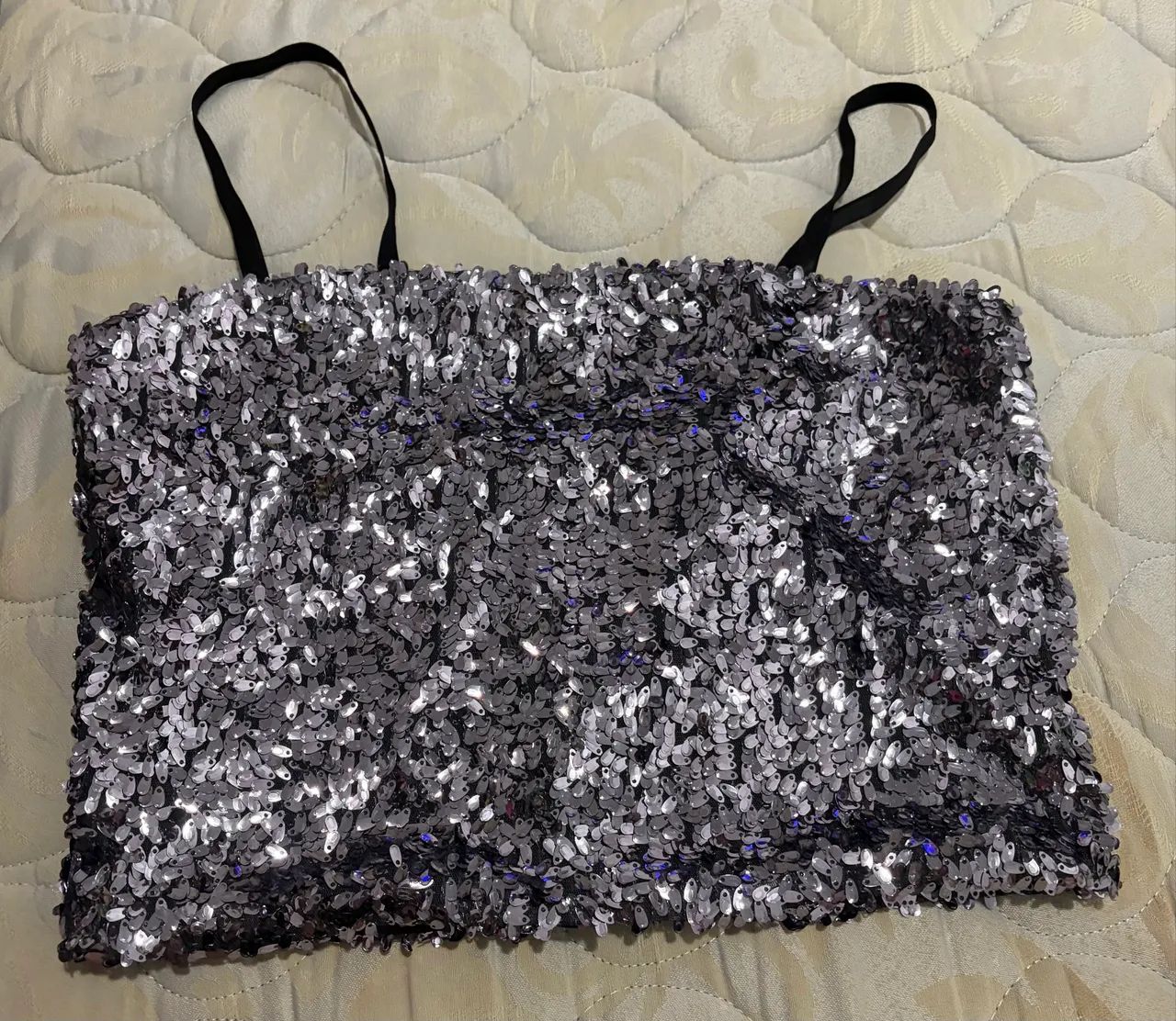 Blusa brilhosa - tamanho M 