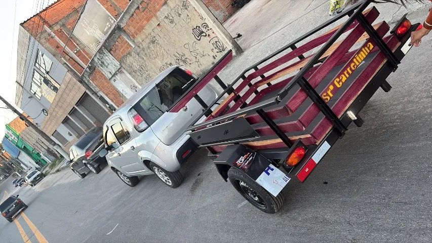 Frete com Carretinha - Transporte de Móveis e Motos