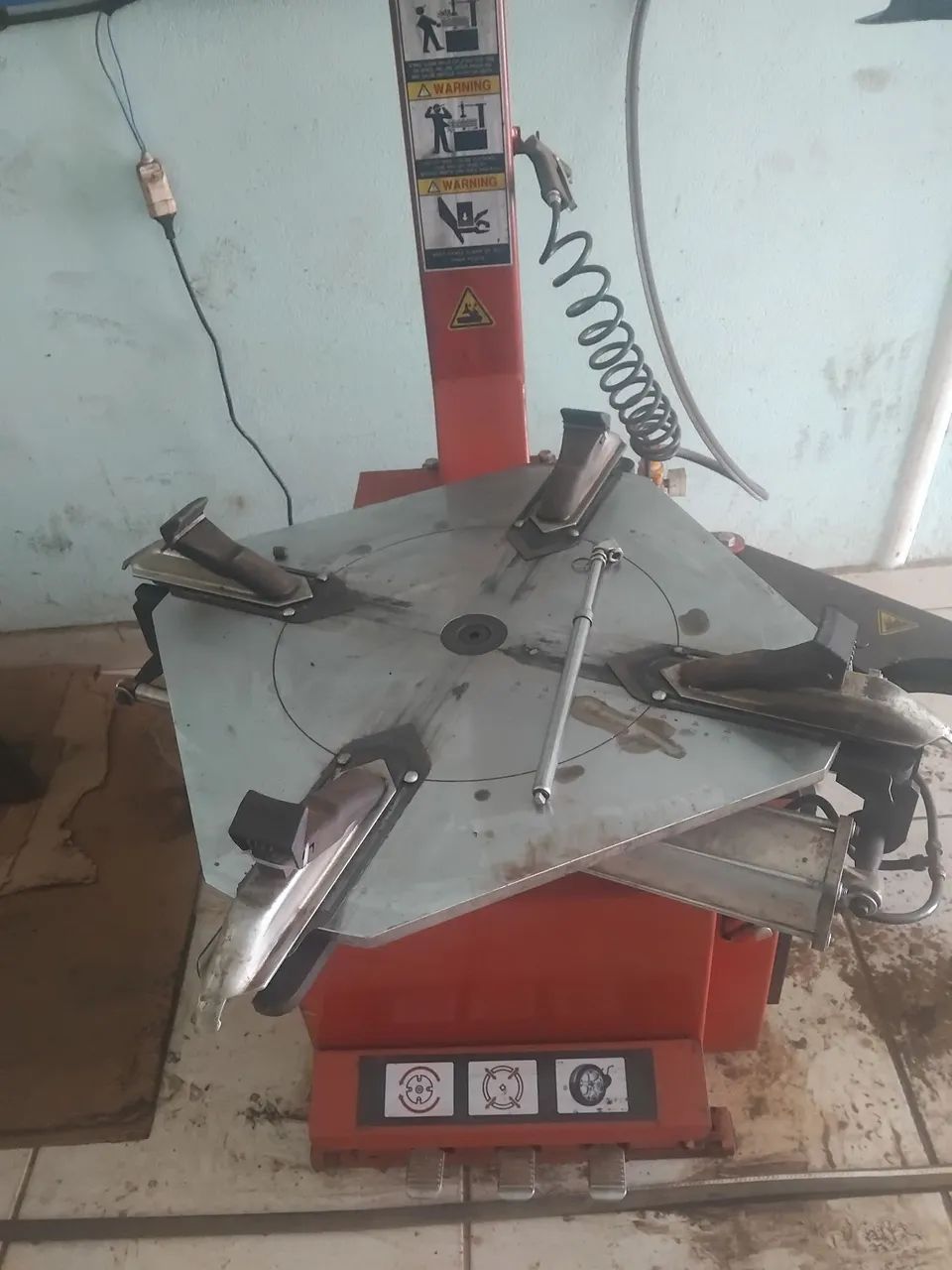  equipamento de  borracharia completa  com  5 mês  de uso incluindo  mangueiras  e.  - Foto 5