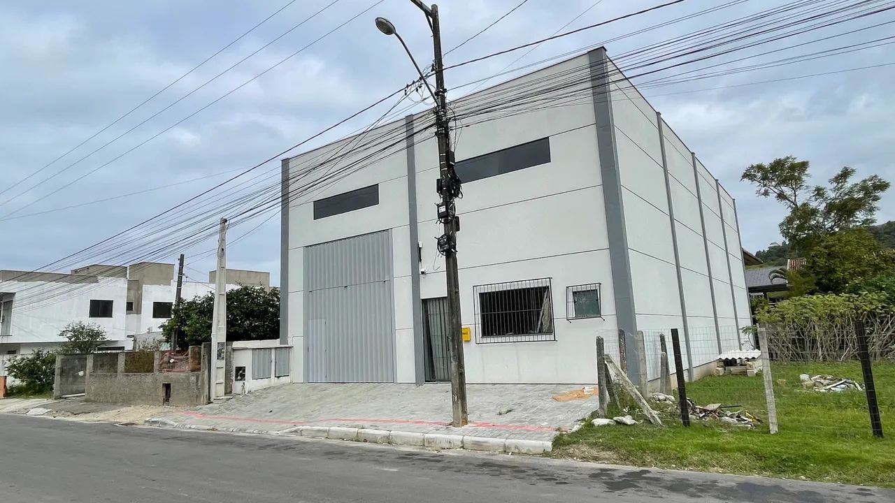 Aluguel Galpao Itapema  R$ 6.000,00 - Foto 2