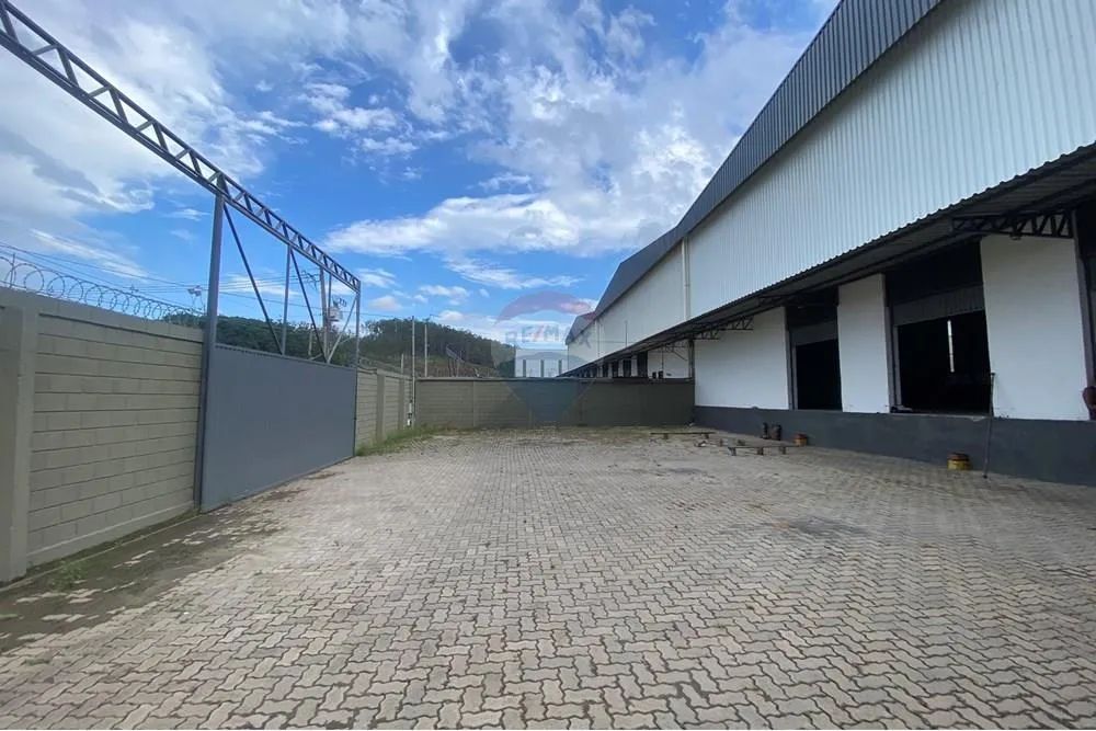 Galpão com 8 docas , 2000 m² - com AVCB - Distrito Industrial de Juiz de Fora - Pronto par - Foto 2