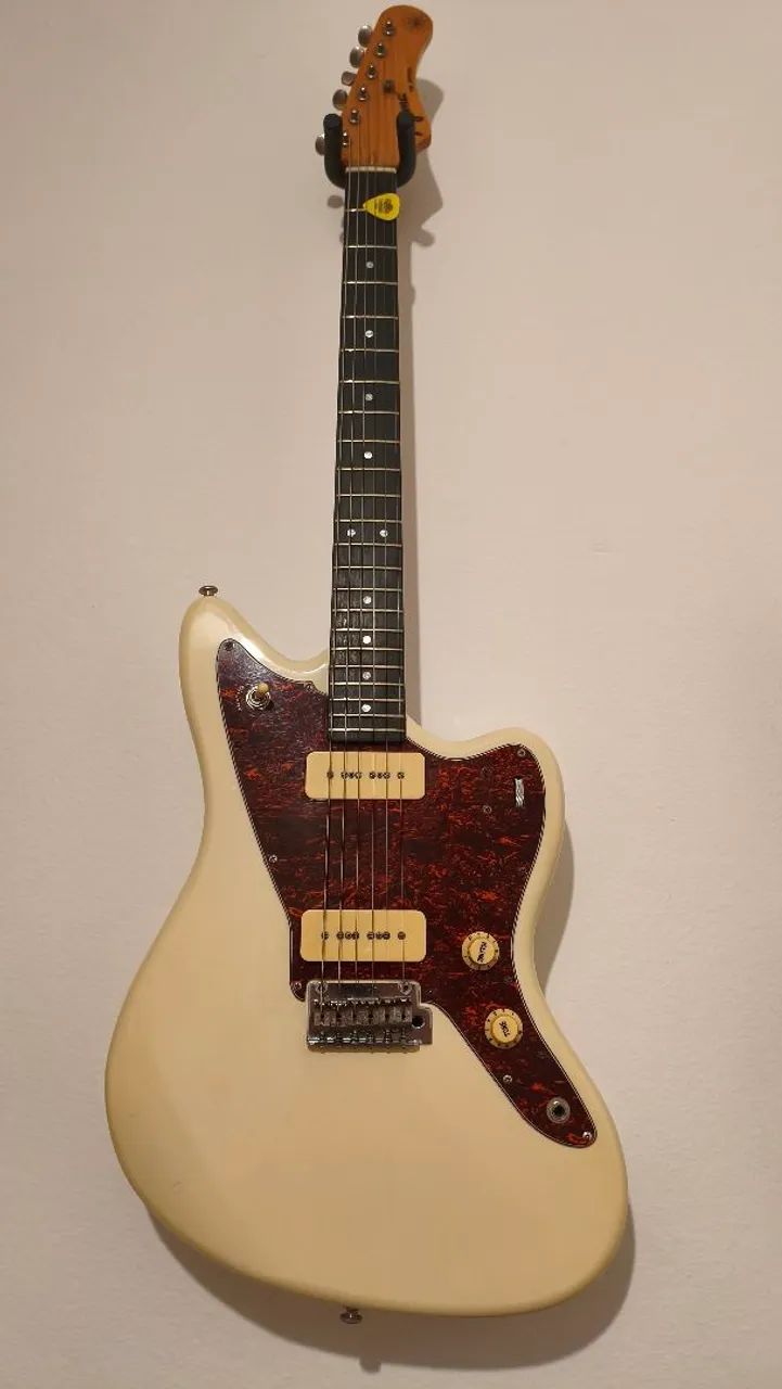Tagima TW61 (Jazzmaster) com tarraxas com travas