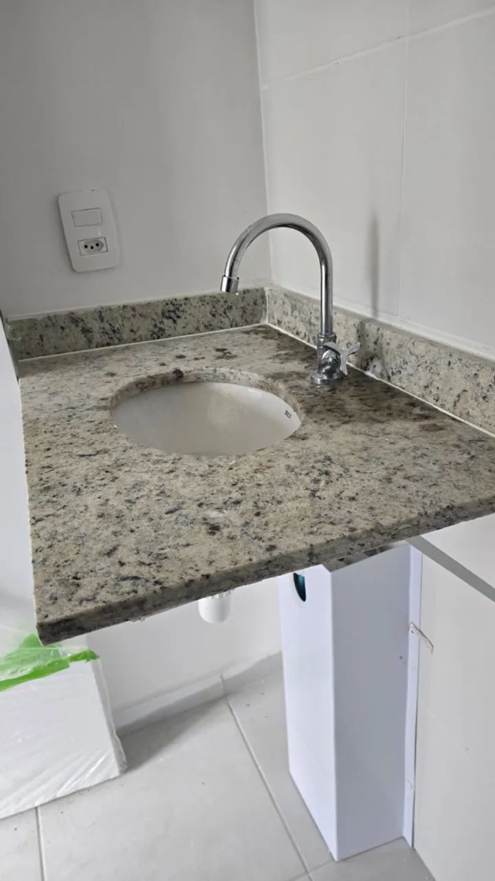 Kit Banheiro Roca Bancada de Granito com Cuba