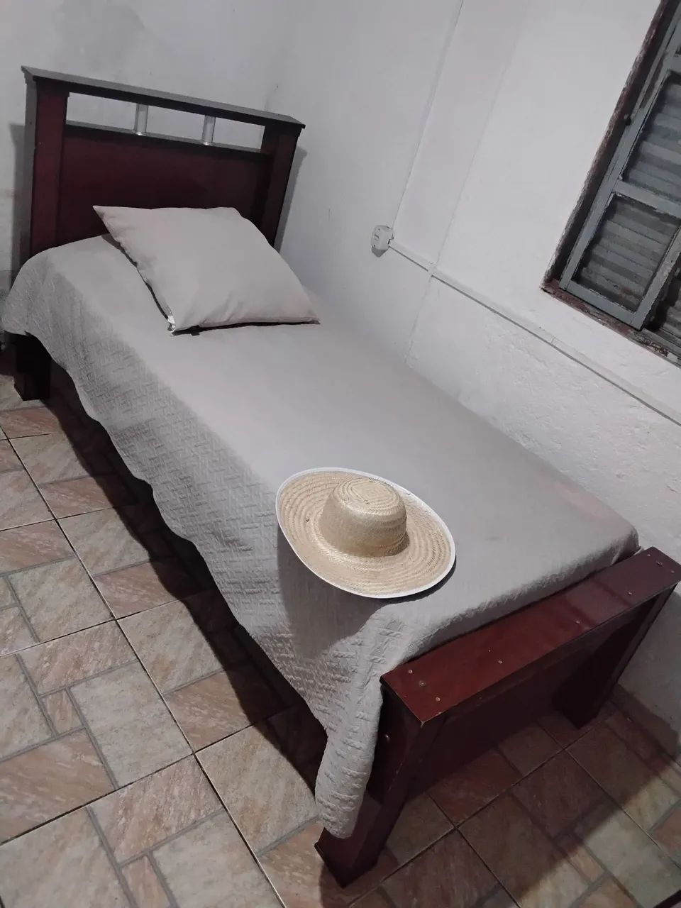 Cama de solteiro sólida e bem conservada - Foto 2