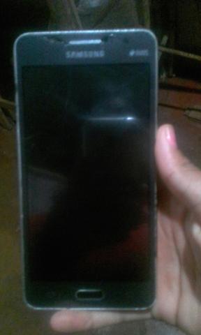 Vendo Telefone com trincado na parte de cima