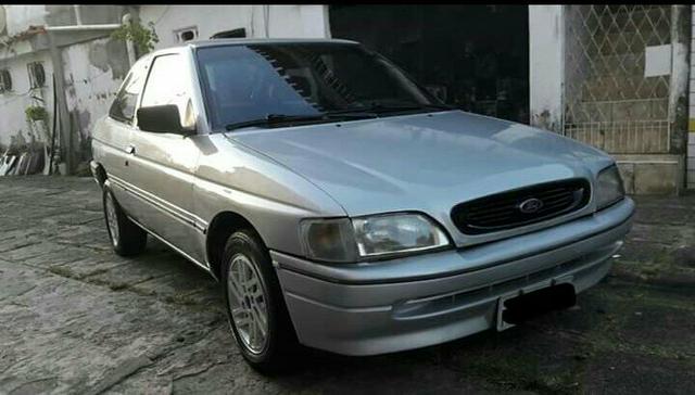 Escort 1.6 ap ano 96 vendo/troco - Foto 4