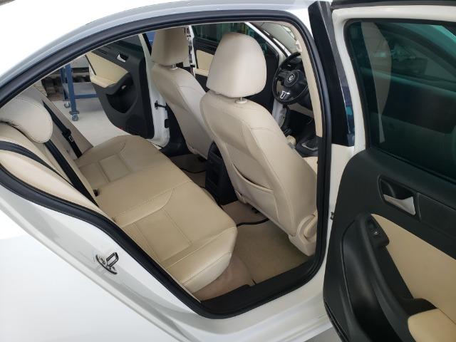 Jetta 2.0 Automático 11/12 Comfortline Tiptronic interior caramelo com teto solar - Foto 7
