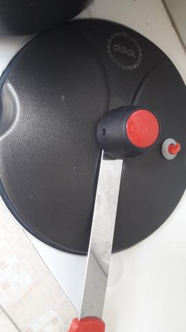 Panela de pressão de 7,0L R$120,00 - Foto 3
