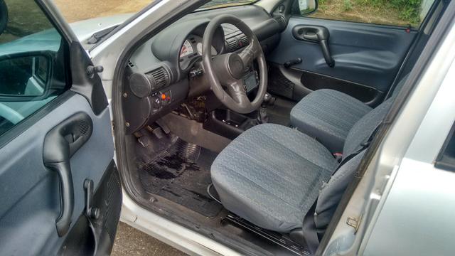 Vendo Corsa sedan ano 2000 básico 1.0 8v - Foto 7