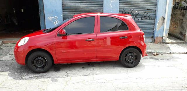 Vende-se Nissan March 1.0 Flex ano2013 - Foto 2