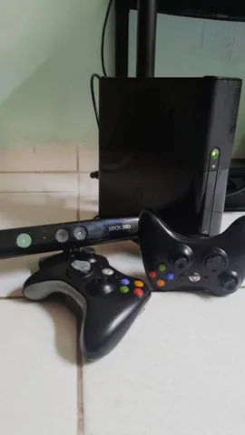 Xbox 360 Super Slim 4g modelo 2015 e 2016 com 2 controle e kinect