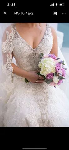 Vestido elegante e moderno,bordado dê Swarovski