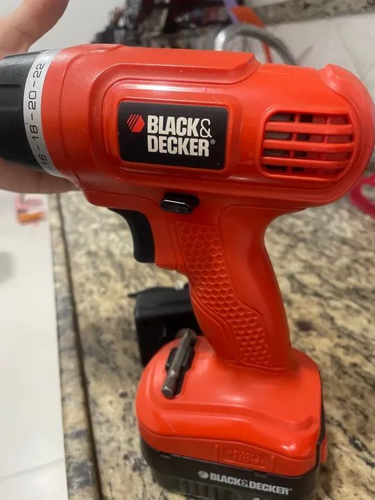 Parafusadeira e furadeira black and Decker  - Foto 2