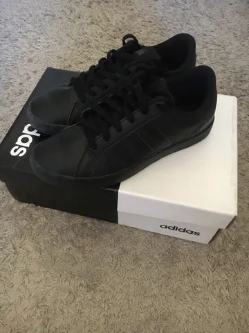 Tênis adidas 