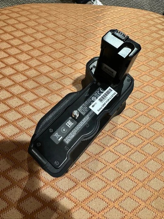 Grip Vertical Sony mod VC-C2EM novo Compatível  Sony A7 11, A7R II e A7S II sem embalagem  - Foto 5