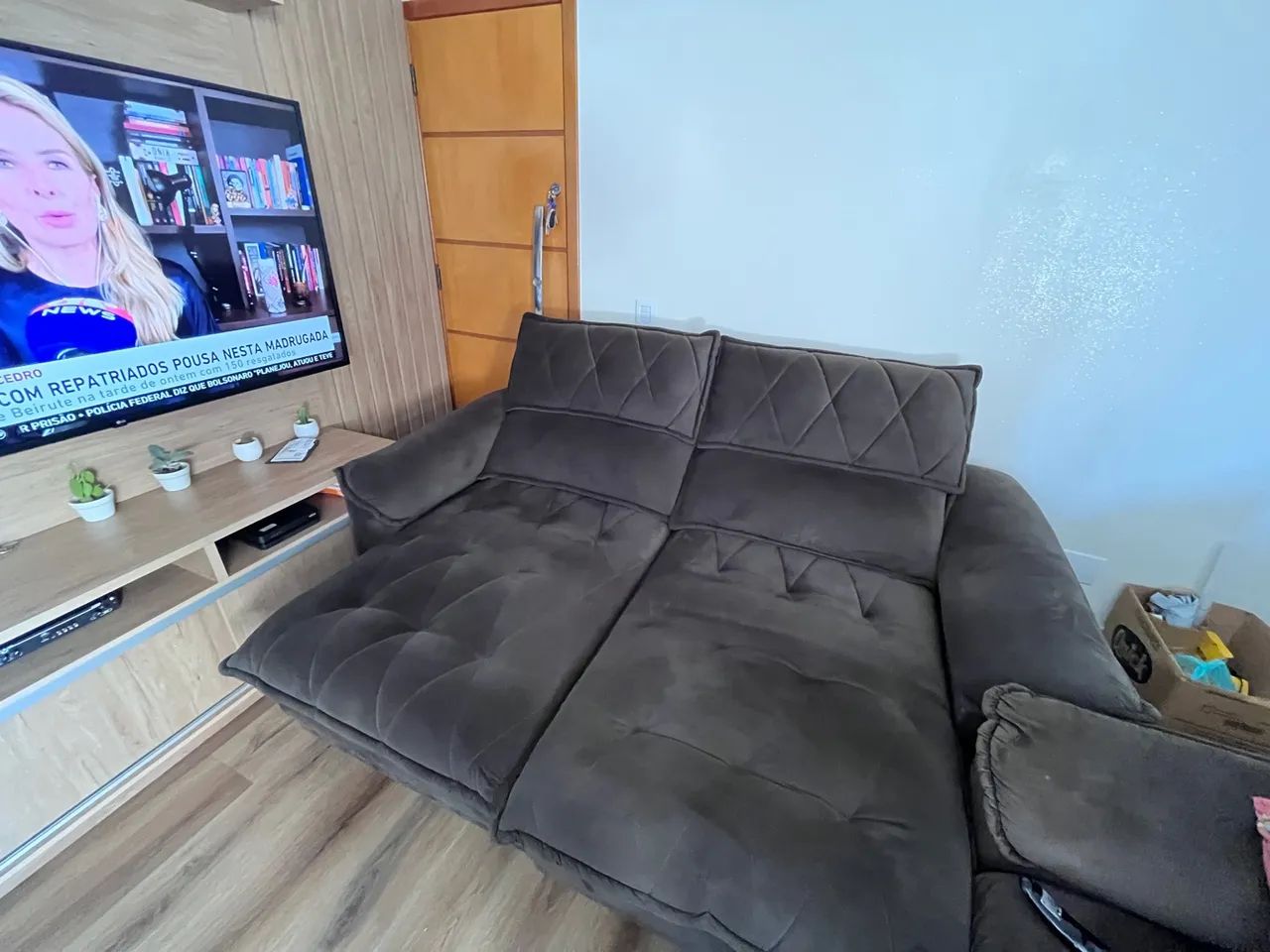 Sofá de Retrátil e Reclinável em veludo Marrom - Foto 2