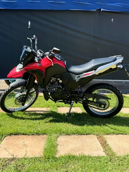 Lander 250 24/25 - Emplacamento e capacete!