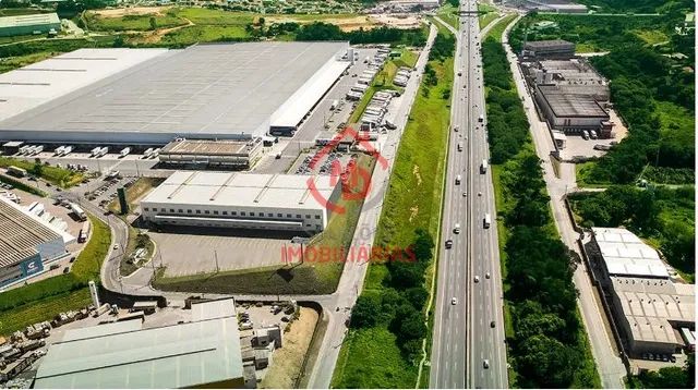 Galpão logístico com 10.737,13 m² de ABL com 9 docas. São Paulo.