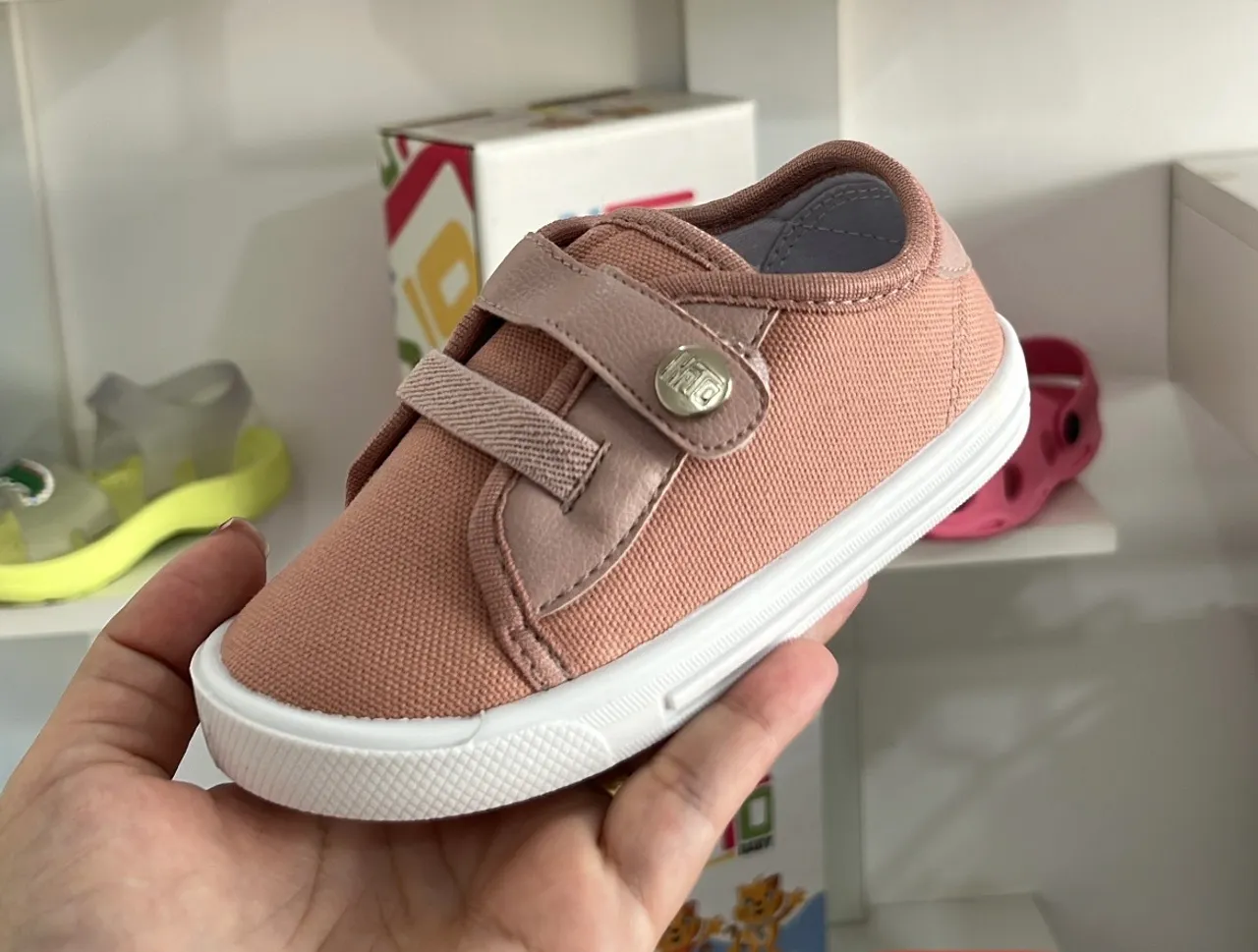 Tênis infantil com crepe