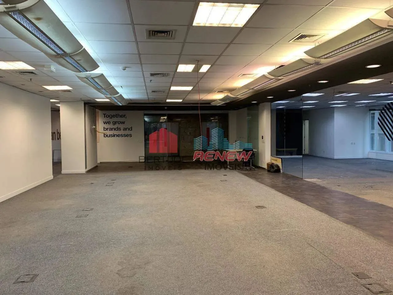 Sala para aluguel Edifício Olimpíadas 242 em São Paulo