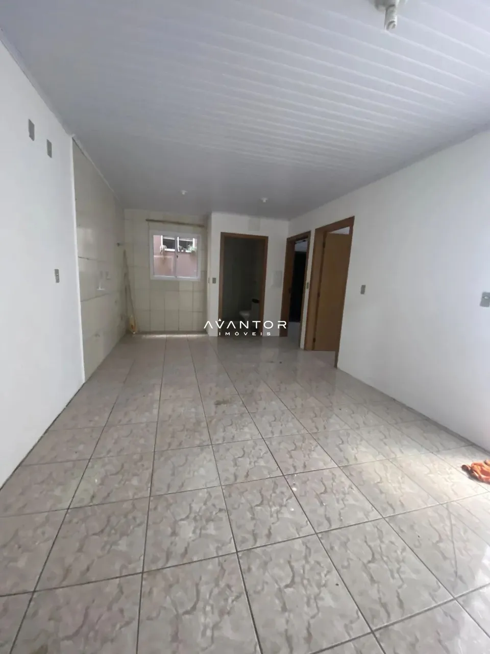 Apartamento De 2 Dormitórios, Sala de Estar, Banheiro Social, Cozinha, Área de S