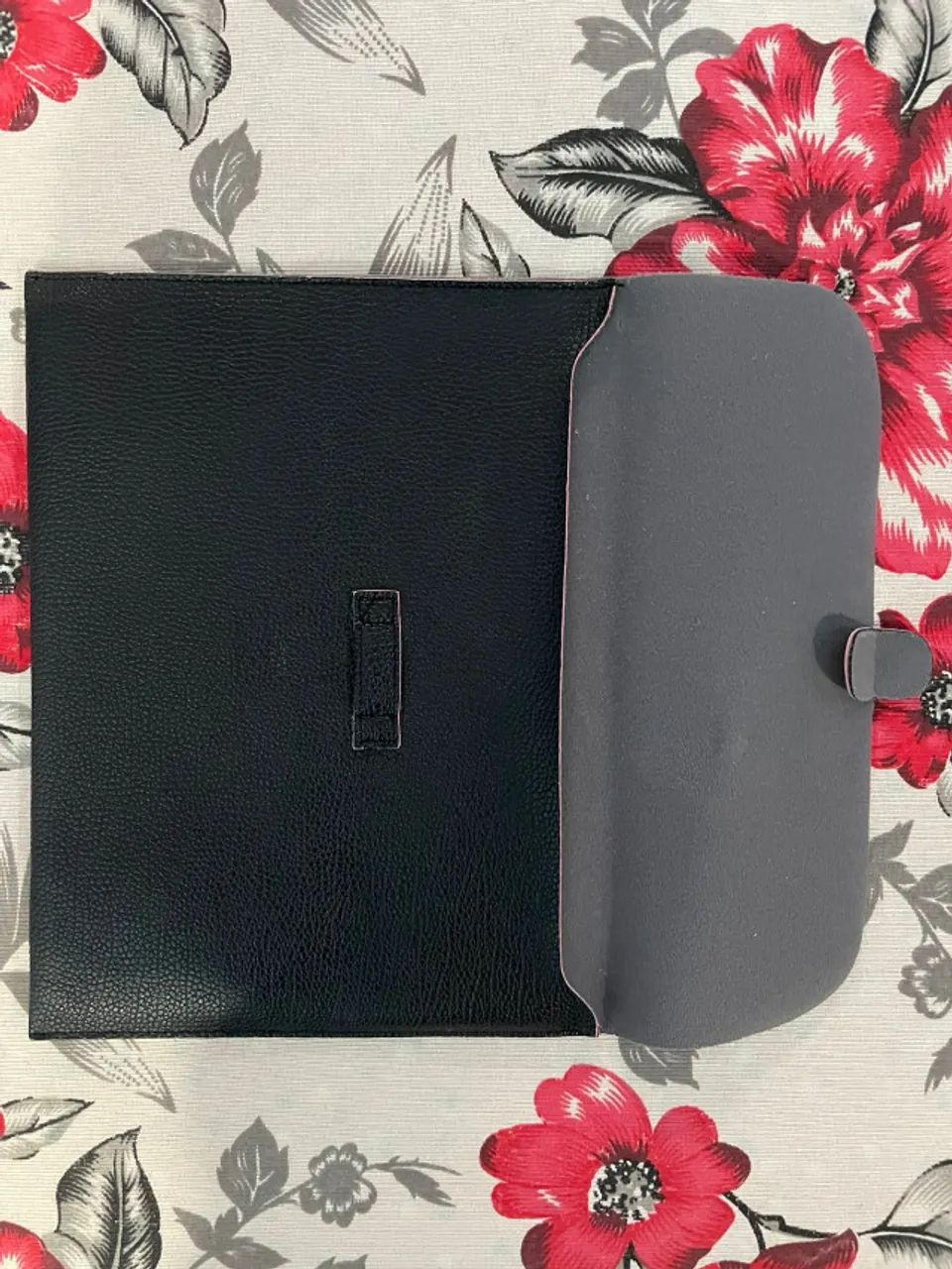 Capa Protetora de Couro Sintético para Tablet Preta (SEMINOVO) - Foto 2