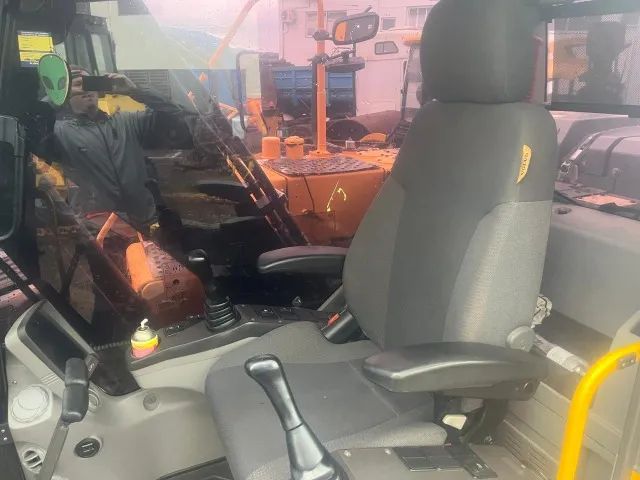 ESCAVADEIRA VOLVO EC140DL c/ 5000hrs 2021 - Foto 4