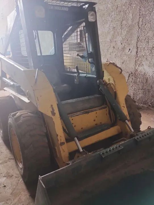 Bob cat New holland sl55b ano 2005  - Foto 6