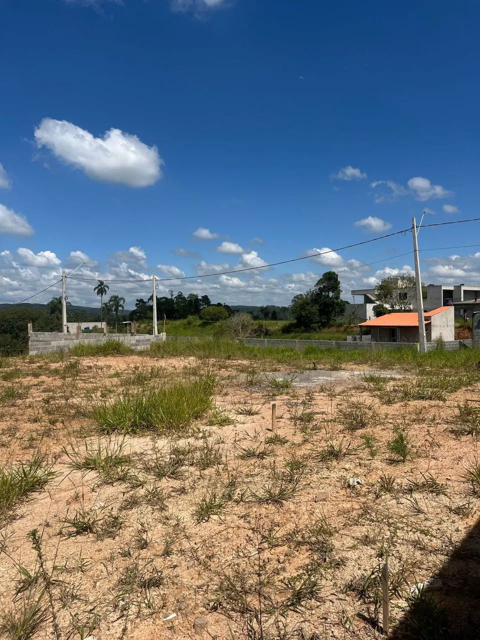 Terreno murado e com  terraplanagem