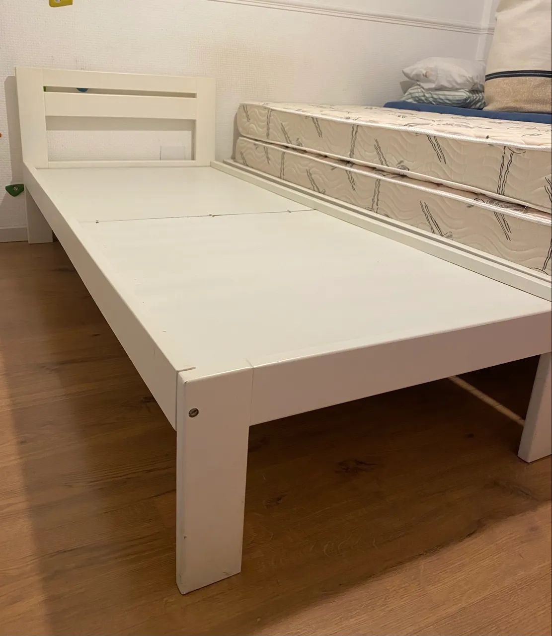 Cama solteiro madeira maciça laqueada com colchão  - Foto 4