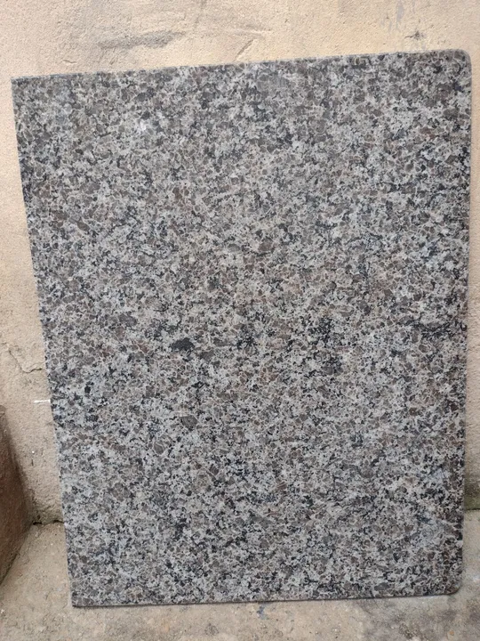Peça De Granito Medindo 50x75