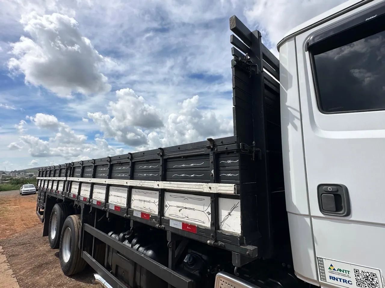VENDE-SE CARROCERIA PRA CAMINHÃO TRUCK GRANELEIRA - Foto 11