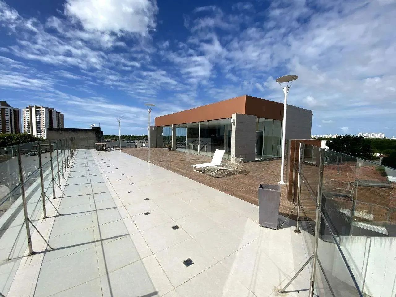 Excelente Prédio Comercial na Av. Tancredo Neves - Foto 4