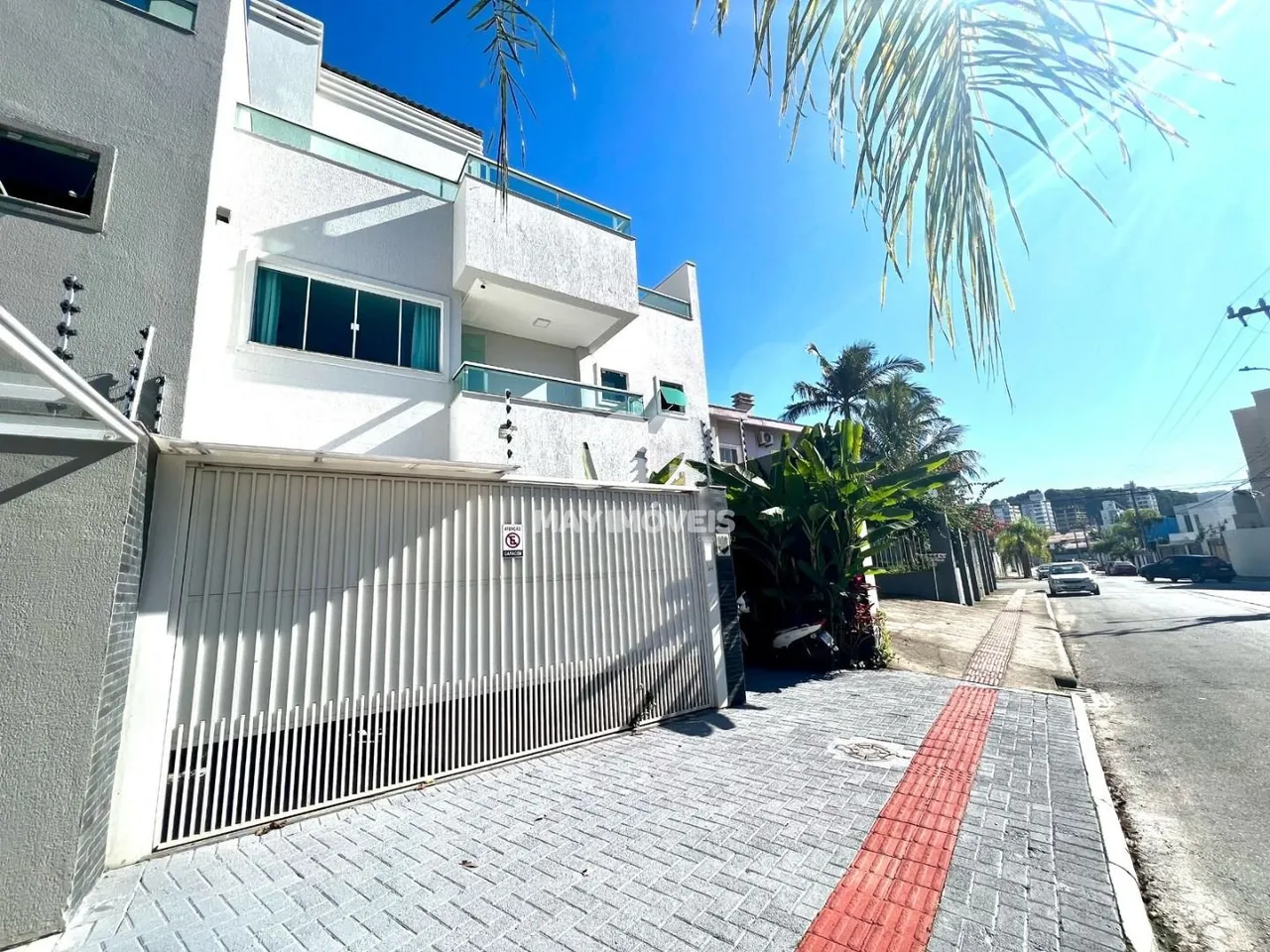 Sobrado Triplex 3 suítes, 200 m² por R$ 2.100.000 - Praia Brava - Balneário Camboriú/SC