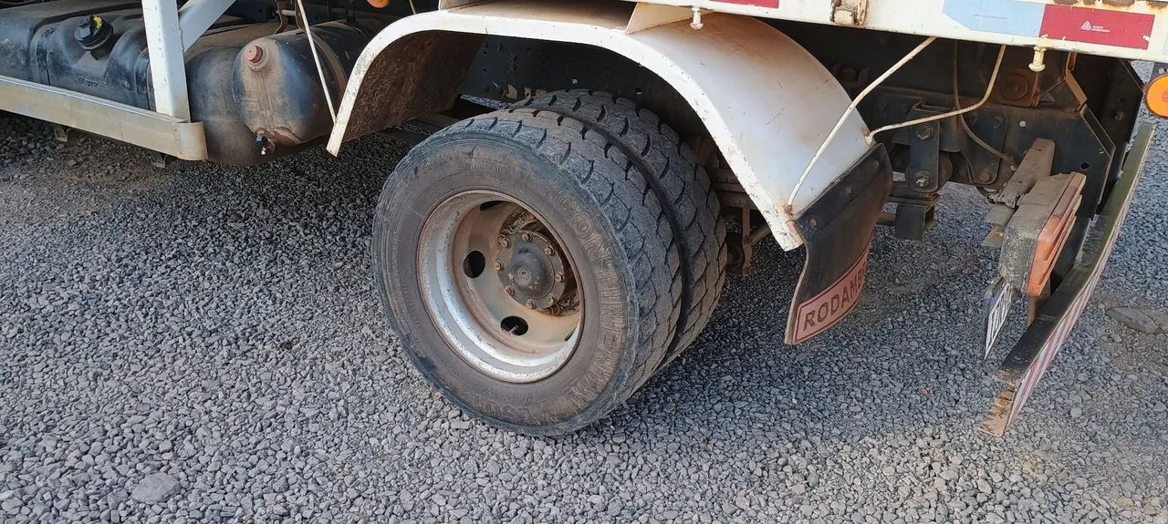 Accelo 815 com caçamba. - Foto 5
