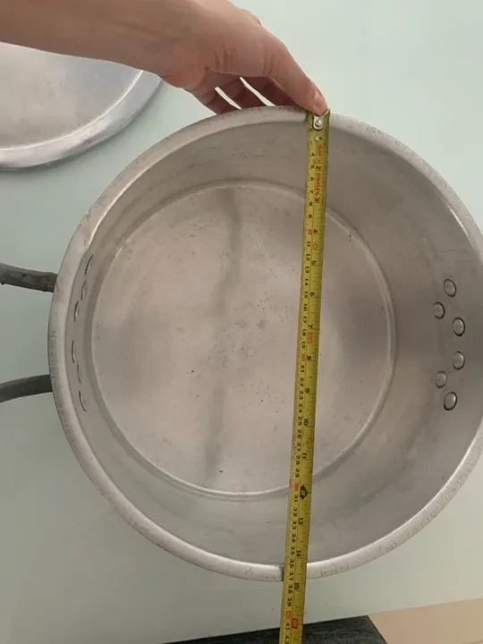 Panela de alumínio grande com tampa - Foto 4