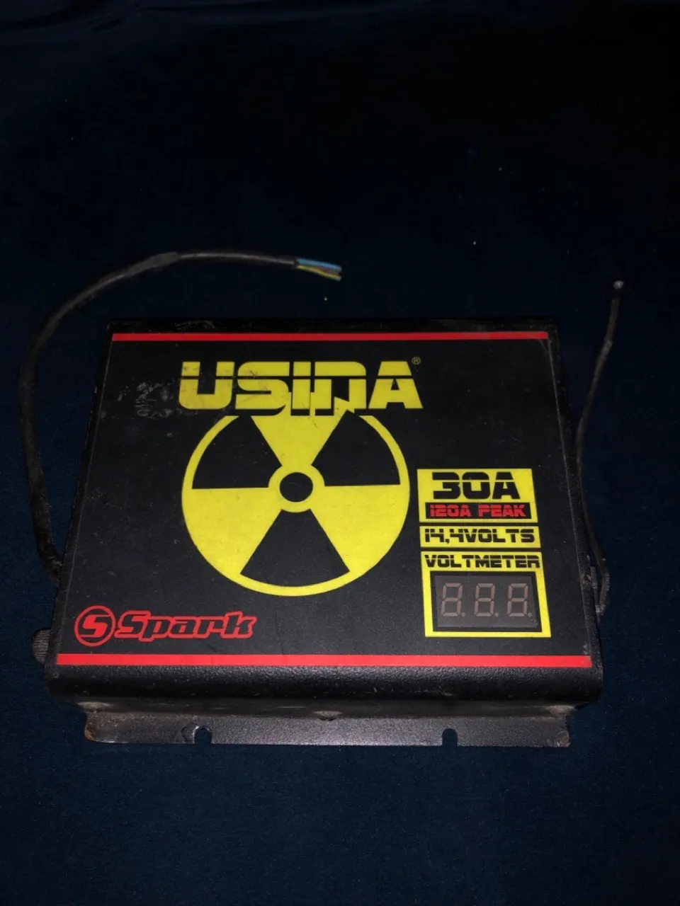 Carregador de bateria USINA Spark com voltímetro com defeito