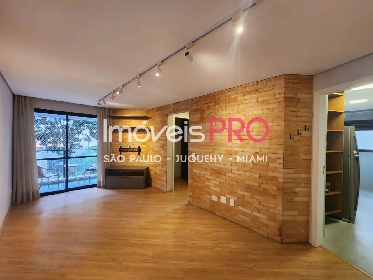 Apartamento reformado para alugar em Moema com 2 suites e 2 vagas proximo ao Metro
